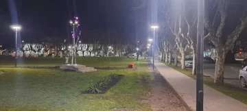 Culminaron las tareas de iluminación de la plaza Dardo Rocha