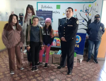 La Policía Federal compartió actividades con los alumnos del Anexo 801 por el Día de la Niñez