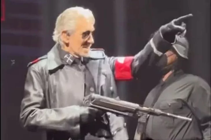 Investigan a Roger Waters por usar un atuendo de estilo nazi en un concierto