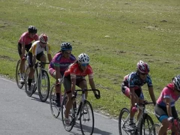 Buen debut para Gabriela Dos Santos en el ciclismo de pista
