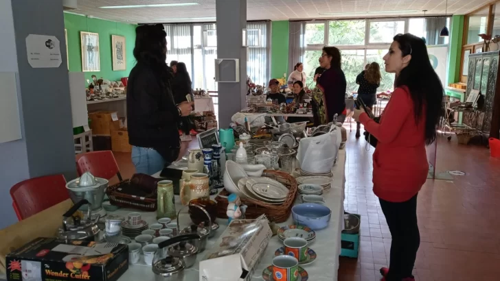 Feria de antigüedades y objetos usados en el Centro Cultural