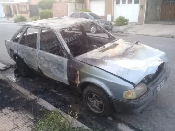 Se quemó un auto a la madrugada