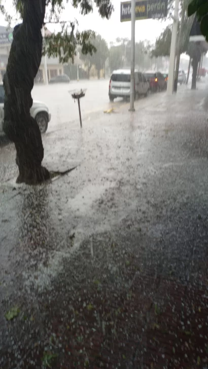 Fuerte temporal de lluvia y granizo azota nuestra ciudad