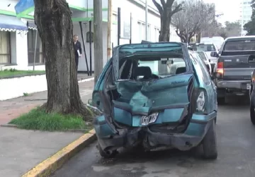 Un joven se mató al chocar en su moto contra un auto estacionado