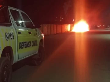 Se incendió un vehículo en la escollera Sur