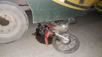 Una mujer motociclista sufrió graves heridas al chocar en 67 y 70