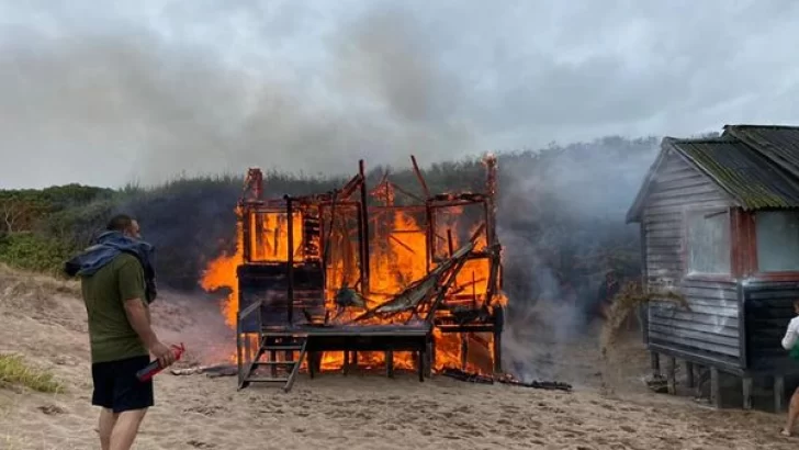 Incendio en una cabaña del camping de Arenas Verdes