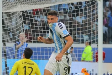 Argentina goleó a Guatemala y selló el pase a octavos de final