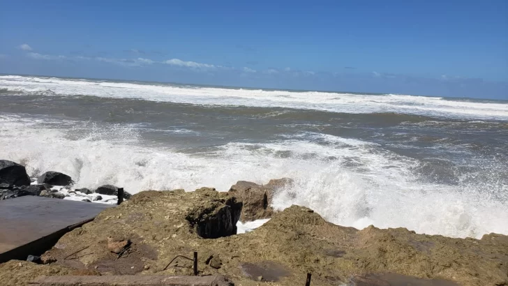 Sudestada incrementó la erosión en Bahía de los Vientos.