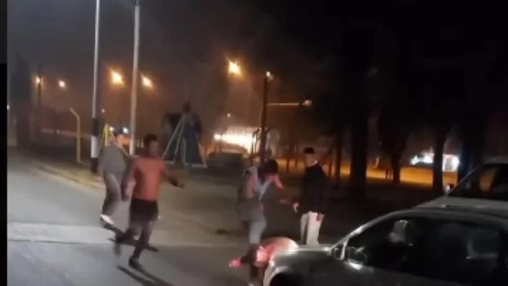 Video: brutal golpiza a un joven a la salida de un boliche en Batán