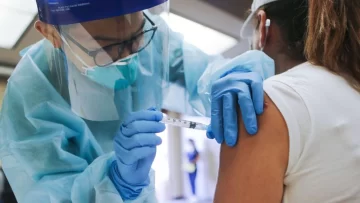Farmacéuticos se ofrecen para aplicar la vacuna contra el Covid