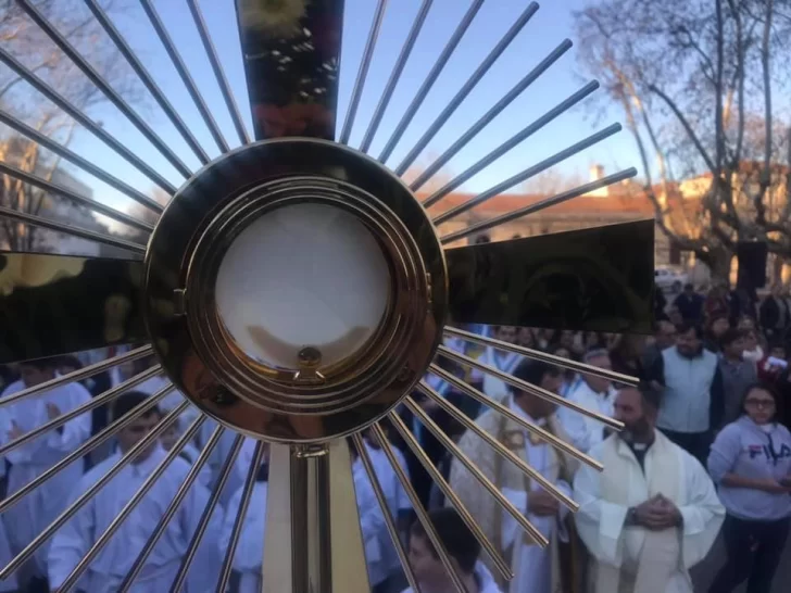 Celebración del Corpus Christi en Parroquia Santa María del Carmen