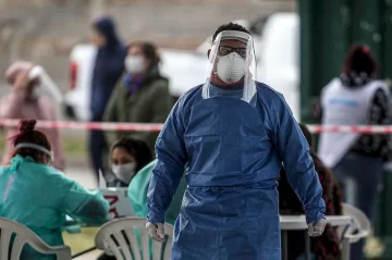 Confirman 305 muertes y 63.884 nuevos contagios de coronavirus en el país