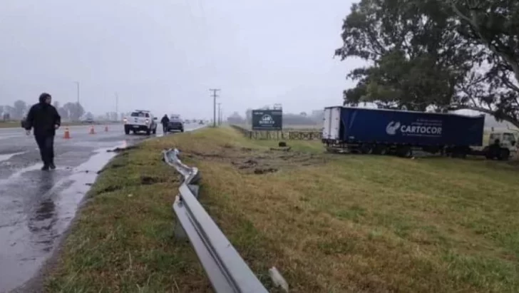 Un camionero volcó y murió decapitado al despistar en ruta 2