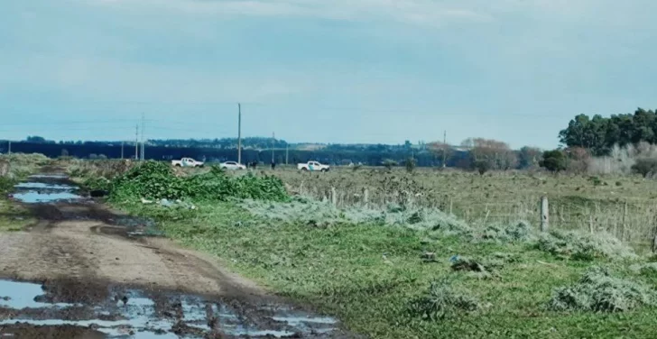 Empleado rural disparó a una mujer y un joven que cruzaban ganado por el campo