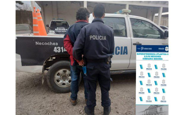 Atacó a su pareja con un cuchillo y debieron separarlo sus hijos