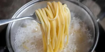 Por la crisis energética, en Italia recomiendan cocinar la pasta con la hornalla apagada