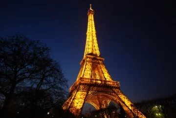 París apaga las luces de la Torre Eiffel para ahorrar energía