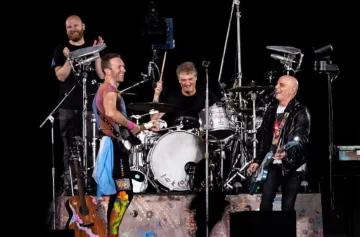 Tributo a Soda Stereo: Coldplay tocó con Charly Alberti y Zeta Bosio