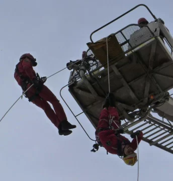 Realizaron un simulacro de rescate en alturas. Mirá las imágenes