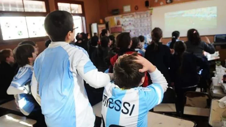 Escuelas permitirán que los alumnos miren los partidos del Mundial