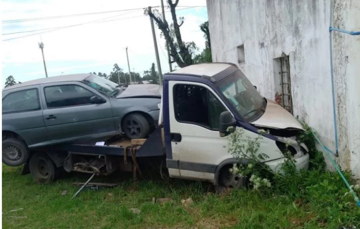 Ruta 88: perdió el control de la grúa y chocó contra una casa