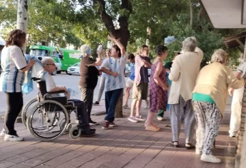 Conmovedor: abuelos de una residencia de Diagonal celebraron el triunfo de argentina