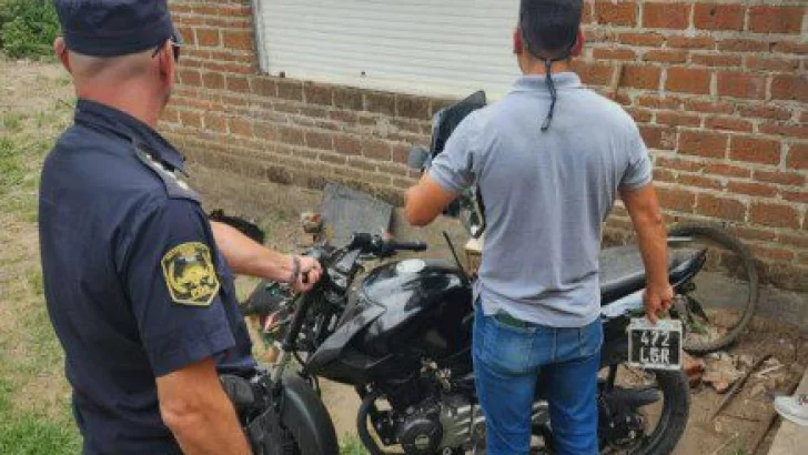 Encontró la moto que le habían robado y le avisó a la policía