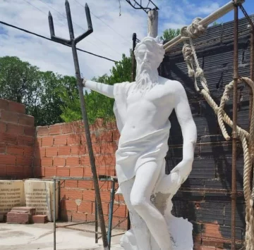 Llega a su etapa final la restauración de la escultura del Neptuno