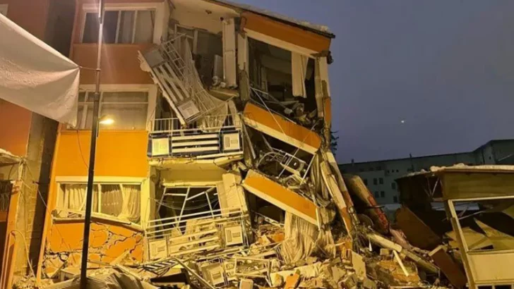 1600 muertos en Turquía y Siria por un terremoto de magnitud 7,8