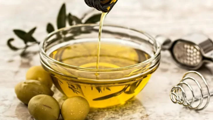 Anmat prohibió la venta de un aceite de oliva y un pan dulce