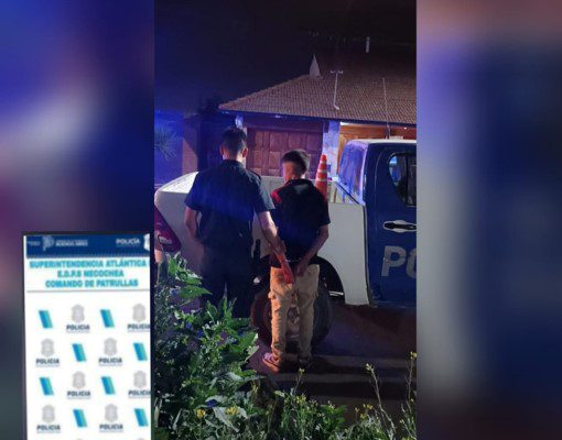 Realizaba disturbios en la vereda y tenía pedido de captura por robo agravado