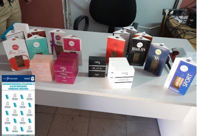 Vendedores de perfumes infraccionados por carecer de autorización