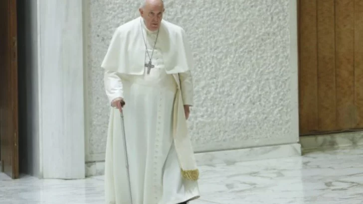 El papa Francisco quedó internado por una infección respiratoria