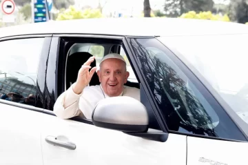 El Papa fue dado de alta: “Todavía estoy vivo”