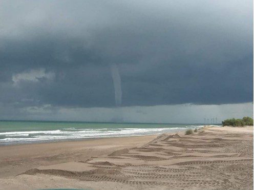 ¿Tornado o tromba marina?: qué fue el fenómeno que se registró esta tarde en la ciudad