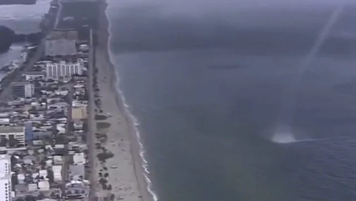 Impactante video: terror en las playas de Miami por una tromba marina que tocó tierra