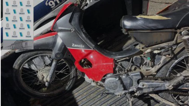Le robaron la moto, pero días después se la dejaron estacionada en la puerta de su casa