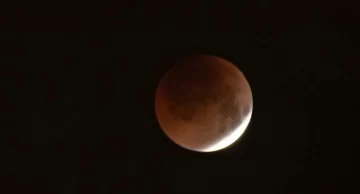 Mañana hay eclipse lunar: a qué hora y desde dónde podrá verse