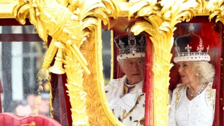El rey Carlos III y la reina Camilla fueron coronados en una histórica ceremonia