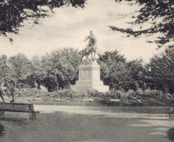 Hace 113 años se colocaba la piedra fundamental del Monumento al General Necochea