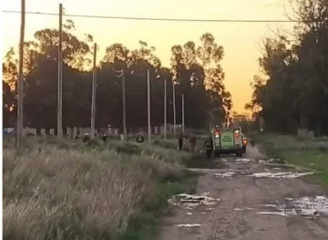 Bomberos rescataron un perro que cayó a un pozo