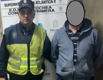 Una mujer denunció que fue filmada por su vecino cuando se bañaba