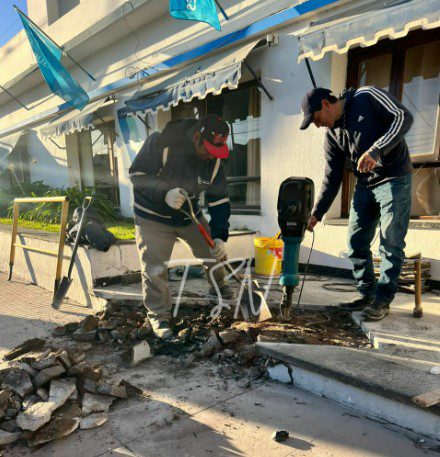 Construyen una rampa de discapacidad para la accesibilidad de la Comisaría Tercera