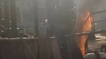 Tensión: se incendió un buque pesquero en la escollera norte de Mar del Plata