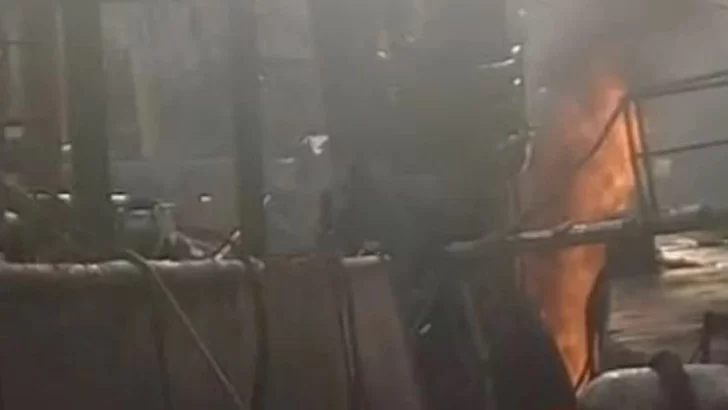 Tensión: se incendió un buque pesquero en la escollera norte de Mar del Plata