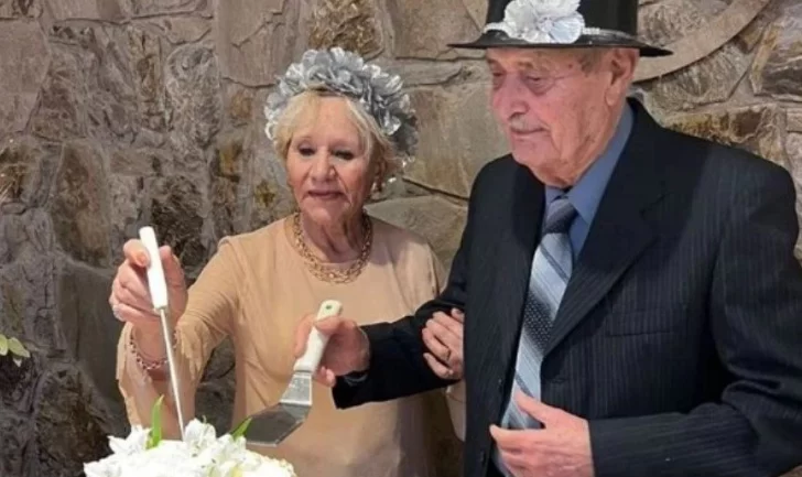 Viral: Tienen 83 y 90 años, se conocieron por Tinder y se casaron