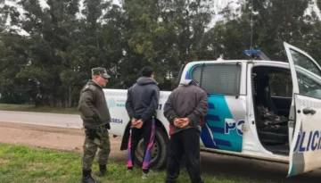 Dos aprehendidos cuanto intentaban robar cabreadas de hierro de una constructora