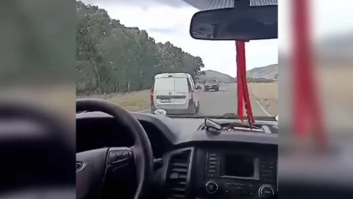 Filman a una conductora realizando peligrosas maniobras en la ruta hacia Sierra de la Ventana
