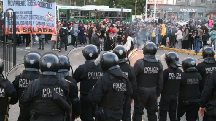 Protesta en el Obelisco: murió un hombre que fue detenido por la Policía